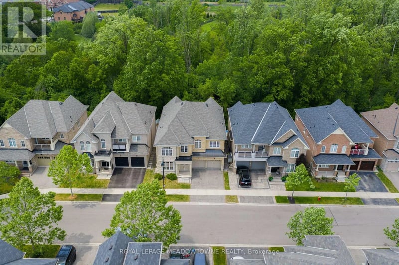 332 McGibbon Drive, Milton (CL Clarke), Ontario, L9T5K7, Milton (CL Clarke), Ontario — photo 1 of 5