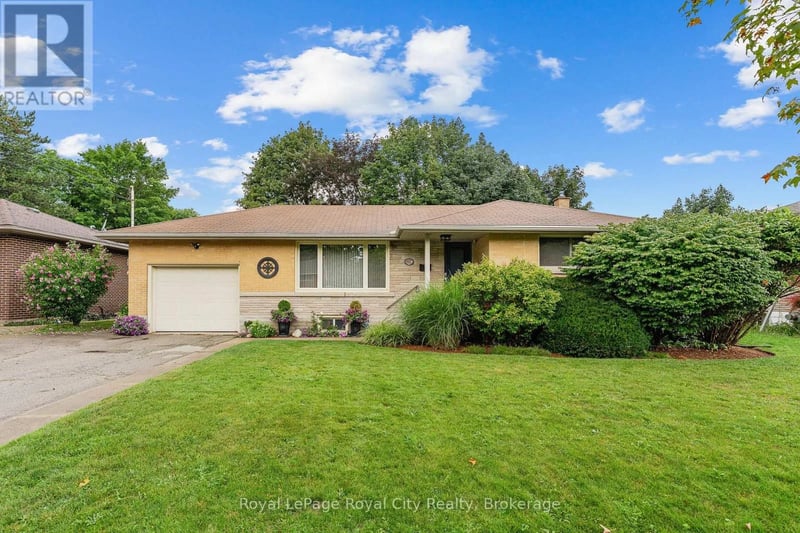 12 Tobey Avenue, Guelph (St. George's), Ontario, N1E1Y6, Guelph (St. George's), Ontario — photo 1 of 5