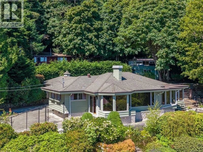 4916 Lochside Drive, Saanich, British Columbia, V8Y2E4, Saanich, British Columbia — photo 1 of 5