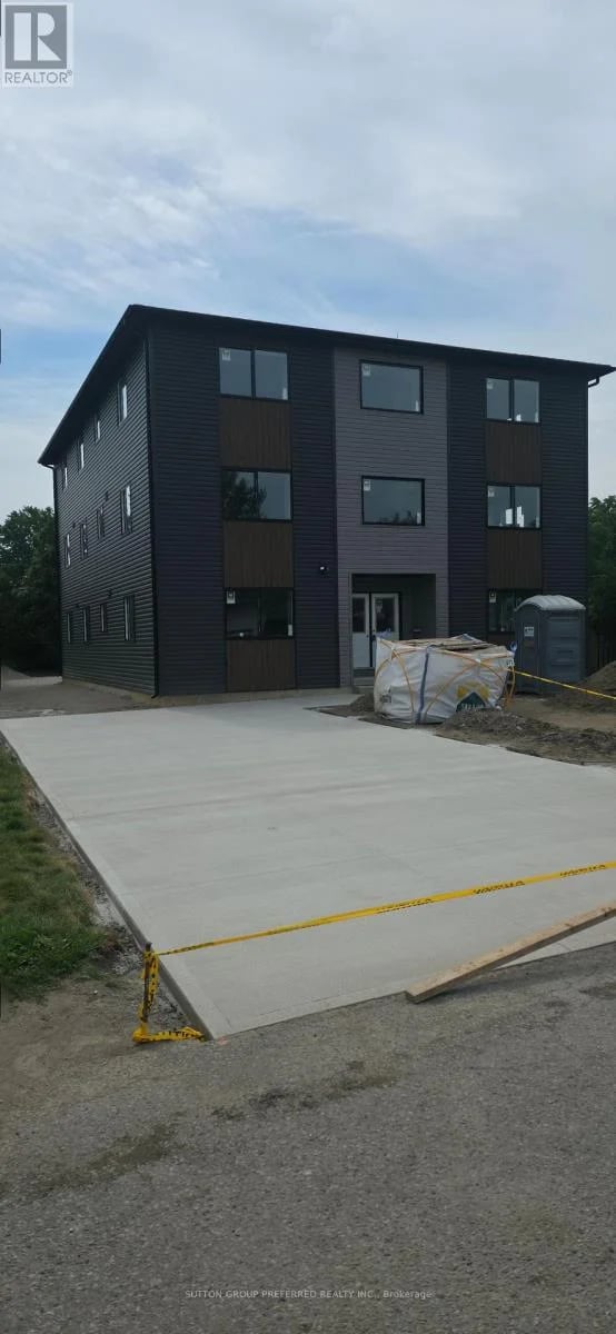 #4 118 Scott Street, Strathroy-Caradoc (SE), Ontario, N7G1K3, Strathroy-Caradoc (SE), Ontario — photo 1 of 5