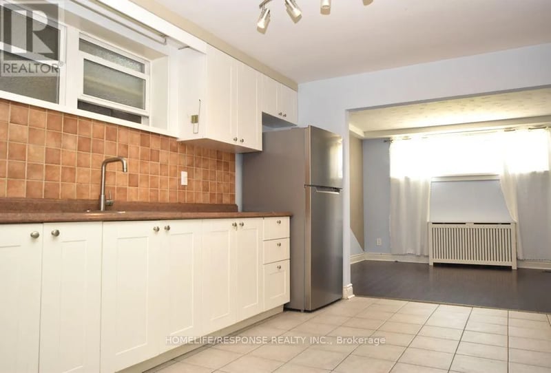 #1 42 EMERALD Crescent, Toronto (New Toronto), Ontario, M8V2B6, Toronto (New Toronto), Ontario — photo 1 of 5