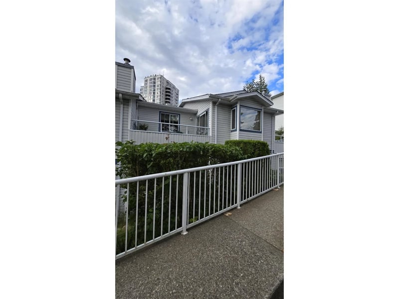 #201 13863 100 Avenue, Surrey, British Columbia, V3T5P5, Surrey, British Columbia — photo 1 of 5