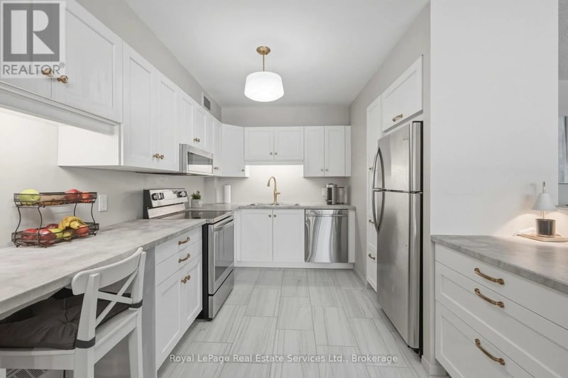 #102 15 Towering Heights Boulevard, St. Catharines (Glendale/Glenridge), Ontario, L2T3G7, St. Catharines (Glendale/Glenridge), Ontario — photo 1 of 5