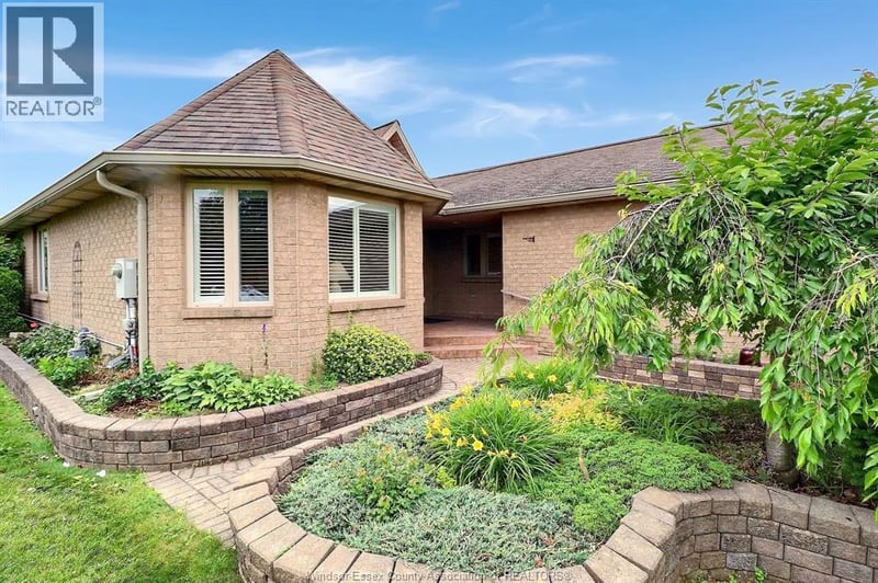 1099 IMPERIAL Crescent, Windsor, Ontario, N9G2T4, Windsor, Ontario — photo 1 of 5