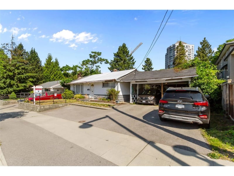 13897 100 Avenue, Surrey, British Columbia, V3T1J4, Surrey, British Columbia — photo 1 of 5
