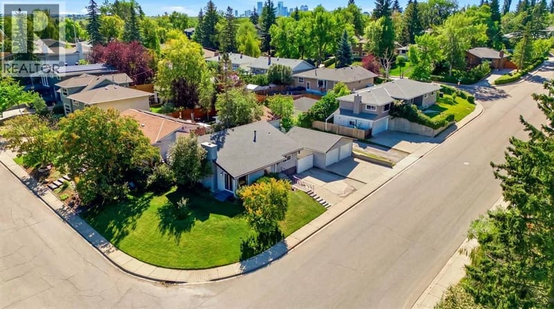 2445 Cherokee Drive Northwest, Calgary, Alberta, T2L0X6, Calgary, Alberta — photo 1 of 5