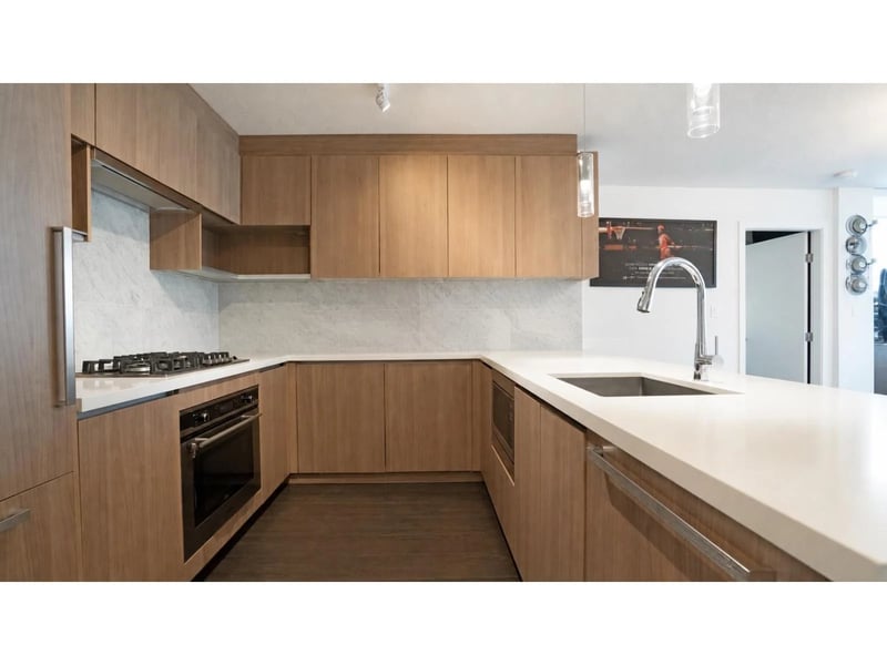 #3706 13750 100 Avenue, Surrey, British Columbia, V3T0L3, Surrey, British Columbia — photo 1 of 5