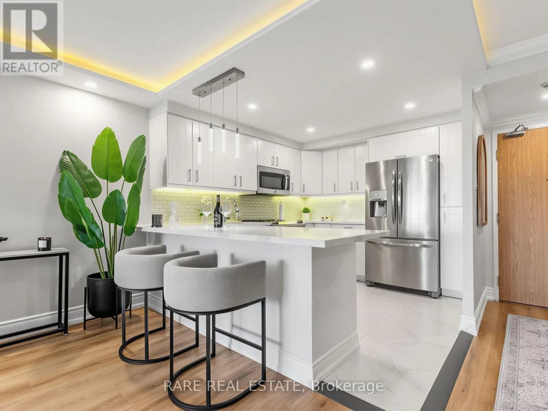 #710 7601 Bathurst Street, Vaughan (Crestwood-Springfarm-Yorkhill), Ontario, L4J4H5, Vaughan (Crestwood-Springfarm-Yorkhill), Ontario — photo 1 of 5