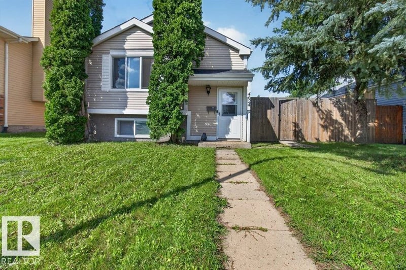 4624 36 AV NW, Edmonton, Alberta, T6L3S3, Edmonton, Alberta — photo 1 of 5