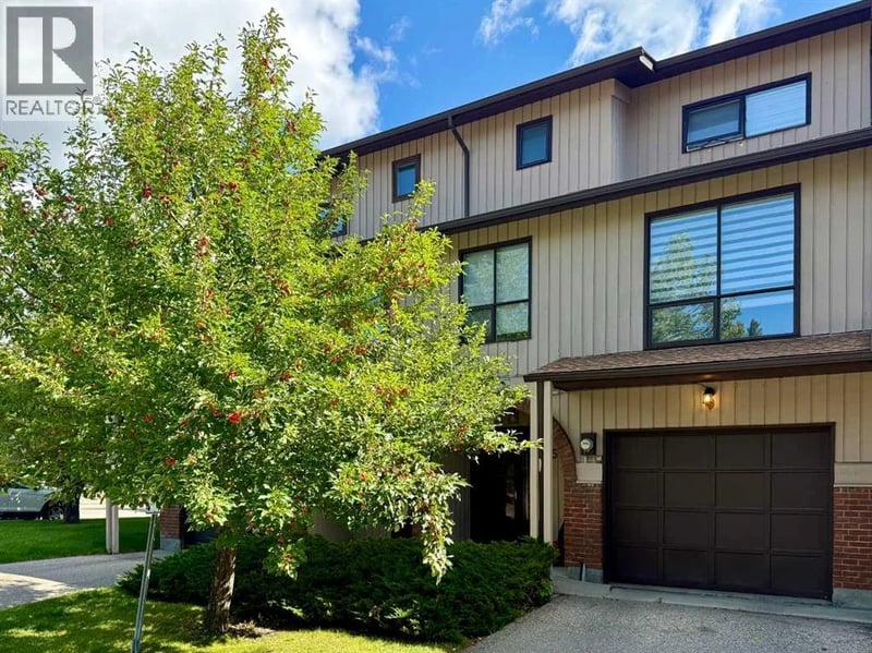 58 Canterbury Gardens Southwest, Calgary, Alberta, T2W2S9, Calgary, Alberta — photo 1 of 5