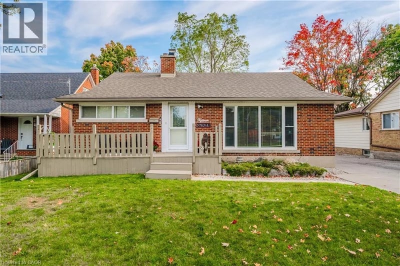 #Lower 15 EDINBURGH Road, Kitchener, Ontario, N2B1M4, Kitchener, Ontario — photo 1 of 5