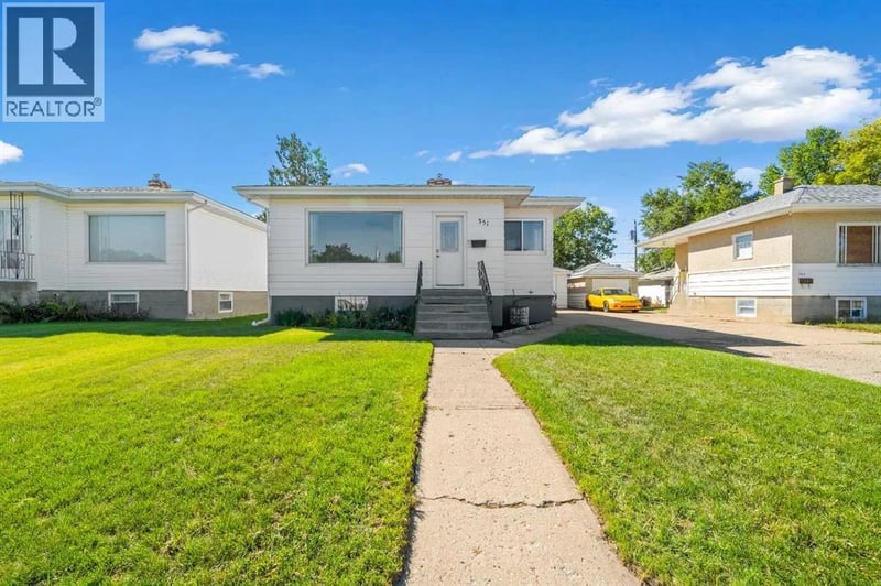 351 9 Street Southwest, Medicine Hat, Alberta, T1A4P1, Medicine Hat, Alberta — photo 1 of 5
