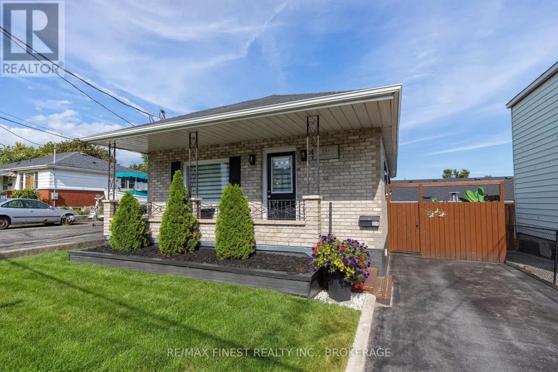 581 Division Street, Kingston (East of Sir John A. Blvd), Ontario, K7K4B7, Kingston (East of Sir John A. Blvd), Ontario — photo 1 of 5