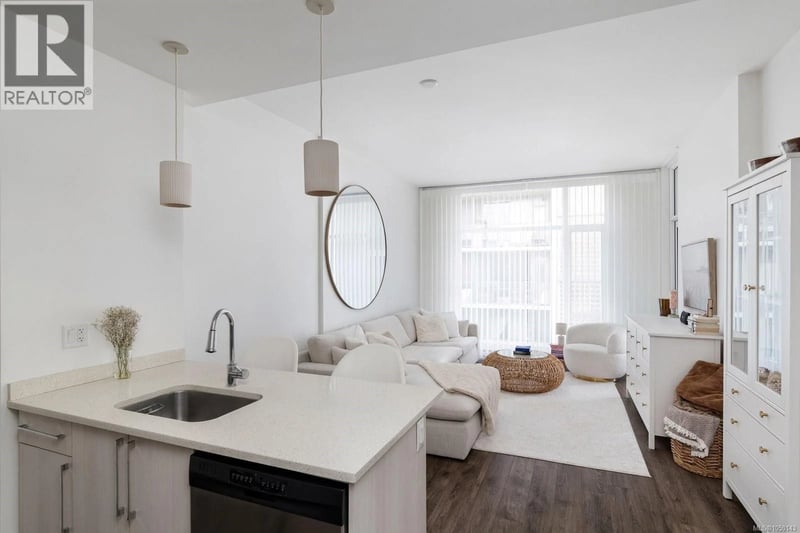 #1008 1090 Johnson Street, Victoria, British Columbia, V8V0B3, Victoria, British Columbia — photo 1 of 5