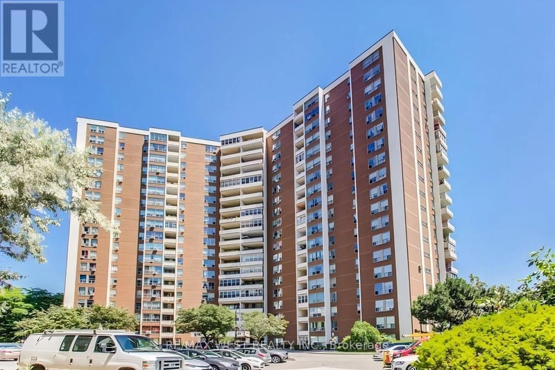 #805 60 Pavane Linkway, Toronto (Flemingdon Park), Ontario, M3C1A1, Toronto (Flemingdon Park), Ontario — photo 1 of 5