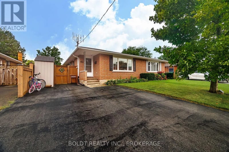 82 Wildwood Road, St. Catharines (Port Weller), Ontario, L2M1C8, St. Catharines (Port Weller), Ontario — photo 1 of 5
