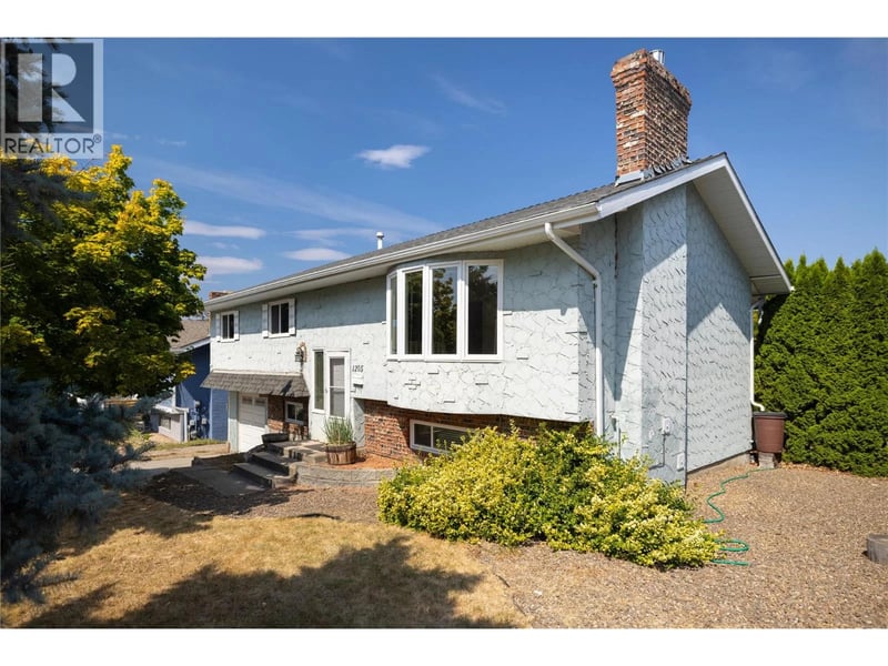 1205 43 Avenue, Vernon, British Columbia, V1T8J9, Vernon, British Columbia — photo 1 of 5