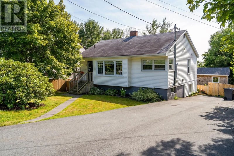 2 Hilltop Terrace, Dartmouth, Nova Scotia, B2Y3T1, Dartmouth, Nova Scotia — photo 1 of 5