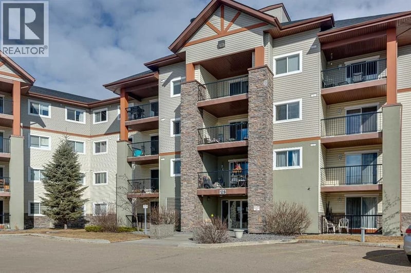 12 Ironside Street, Red Deer, Alberta, T4R3R6, Red Deer, Alberta — photo 1 of 5