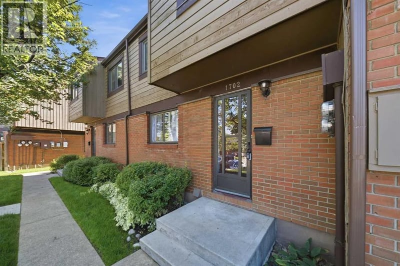 9803 24 Street Southwest, Calgary, Alberta, T2V1S5, Calgary, Alberta — photo 1 of 5