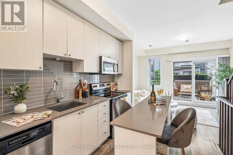 #4 45 Thomas Mulholland Drive, Toronto (Downsview-Roding-CFB), Ontario, M3K0A5, Toronto (Downsview-Roding-CFB), Ontario — photo 1 of 5