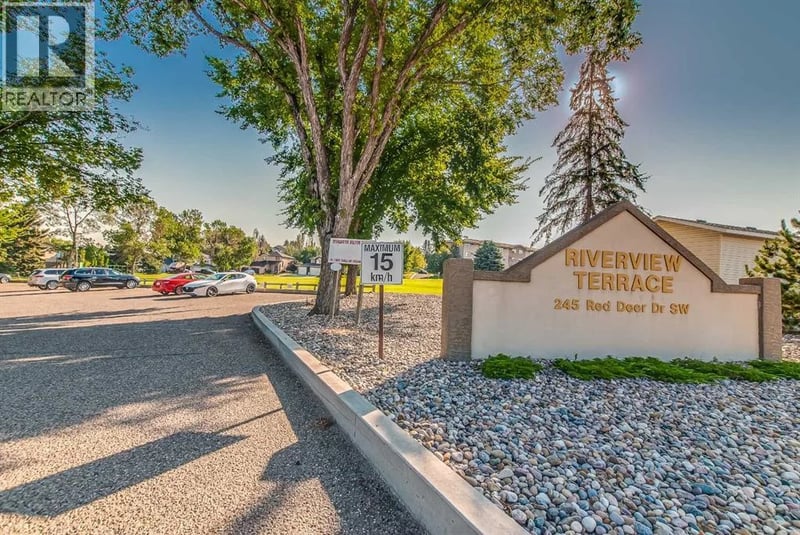 245 Red Deer Drive Southwest, Medicine Hat, Alberta, T1A8P4, Medicine Hat, Alberta — photo 1 of 5