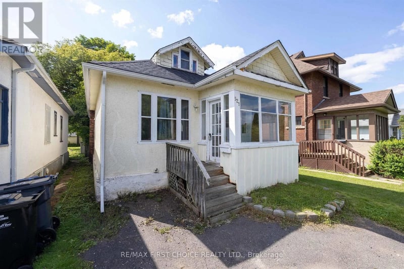 521 Vickers Street South, Thunder Bay (Hyde Park), Ontario, P7E1K1, Thunder Bay (Hyde Park), Ontario — photo 1 of 5