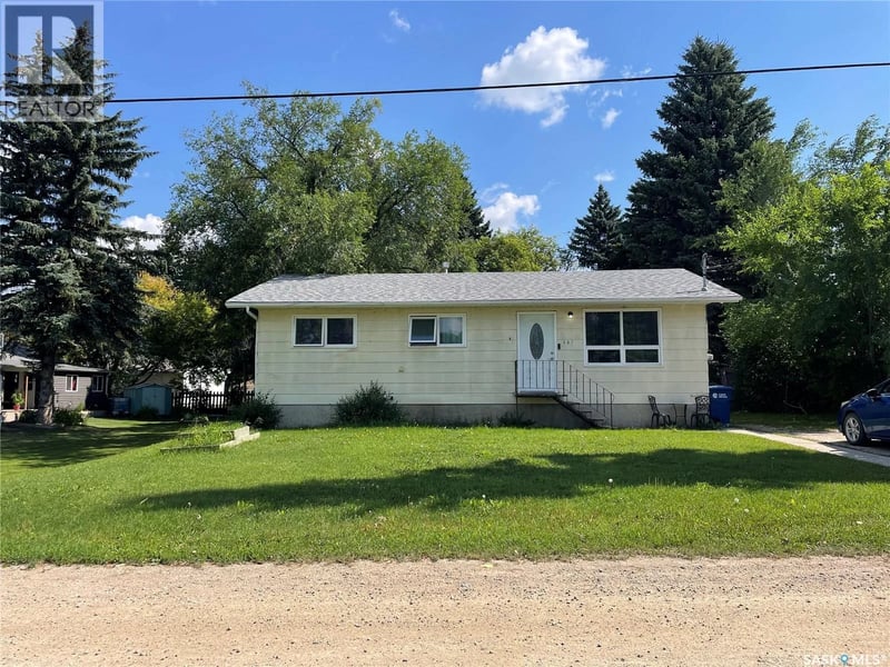907 Grove STREET, Whitewood, Saskatchewan, S0G5C0, Whitewood, Saskatchewan — photo 1 of 5