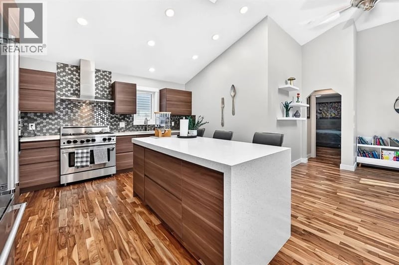 13 Cresthaven Way Southwest, Calgary, Alberta, T3B5X8, Calgary, Alberta — photo 1 of 5
