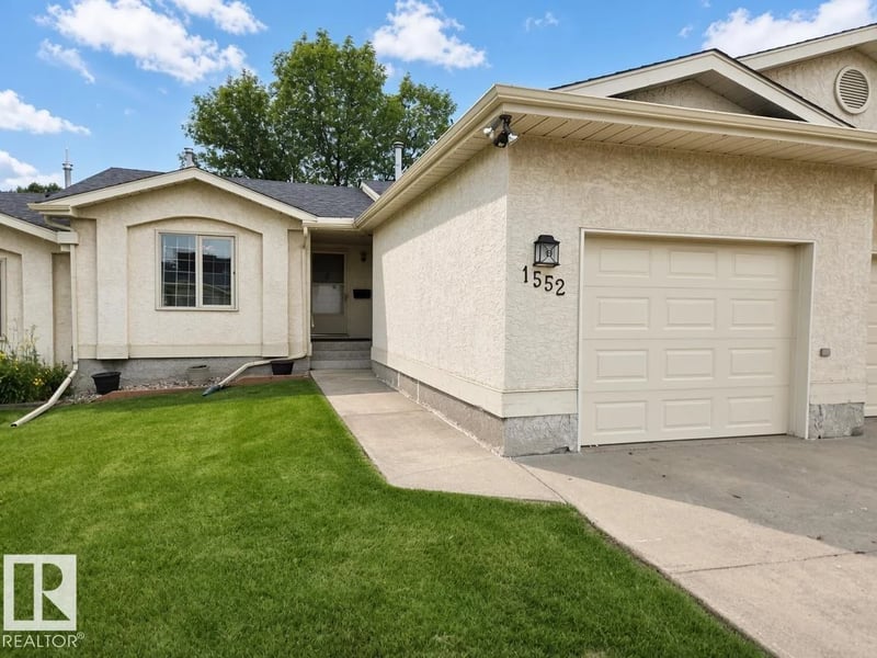1552 54 ST NW, Edmonton, Alberta, T6L6H4, Edmonton, Alberta — photo 1 of 5