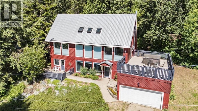2390 McLeod Avenue, Rossland, British Columbia, V0G1Y0, Rossland, British Columbia — photo 1 of 5
