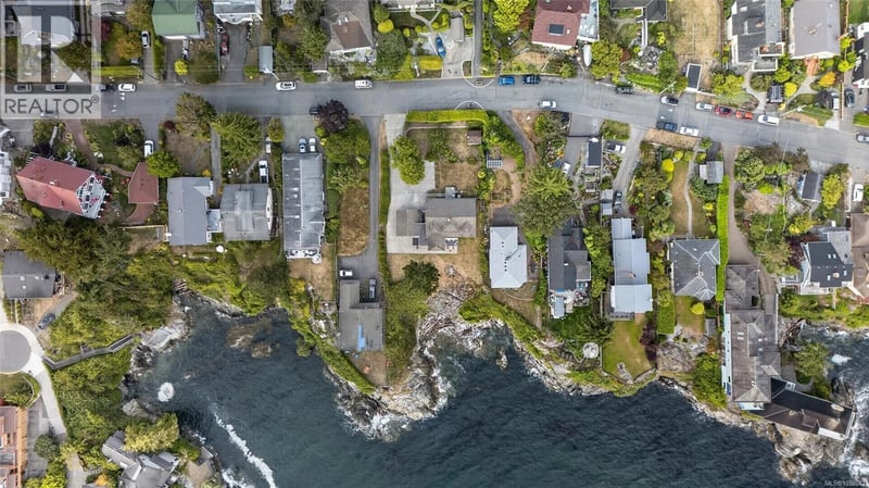 436 Constance Avenue, Esquimalt, British Columbia, V9A6N3, Esquimalt, British Columbia — photo 1 of 5