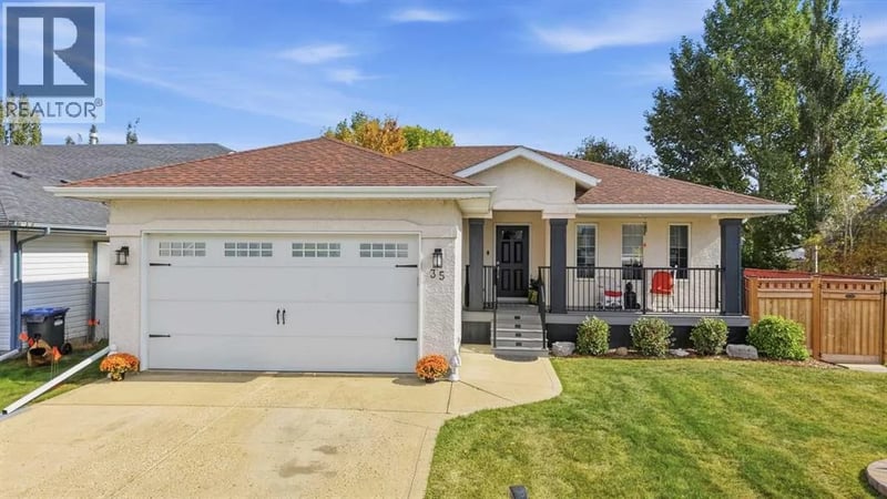 35 Heenan Crescent, Sylvan Lake, Alberta, T4S1Z8, Sylvan Lake, Alberta — photo 1 of 5