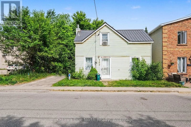 107 Oxford Street East, North Grenville, Ontario, K0G1J0, North Grenville, Ontario — photo 1 of 5