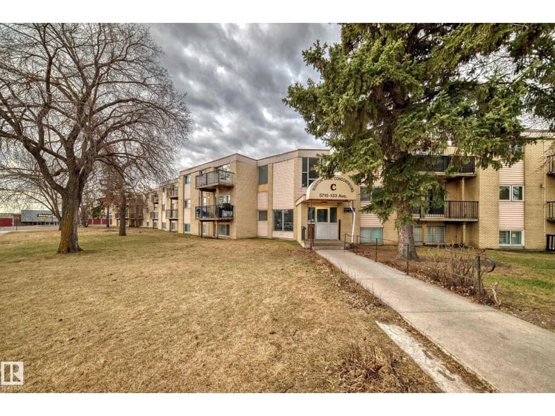 #5C 5715 133 AV NW, Edmonton, Alberta, T5A0K3, Edmonton, Alberta — photo 1 of 5