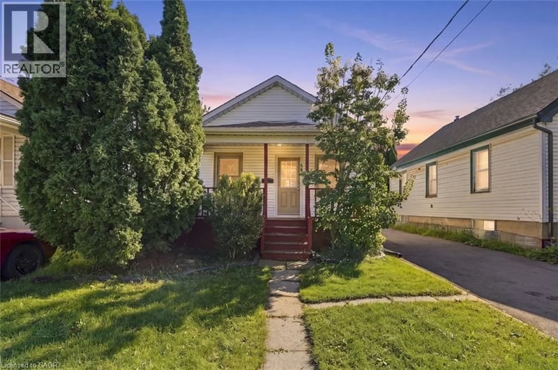 68 HAMILTON Street, St. Catharines, Ontario, L2S1K6, St. Catharines, Ontario — photo 1 of 5