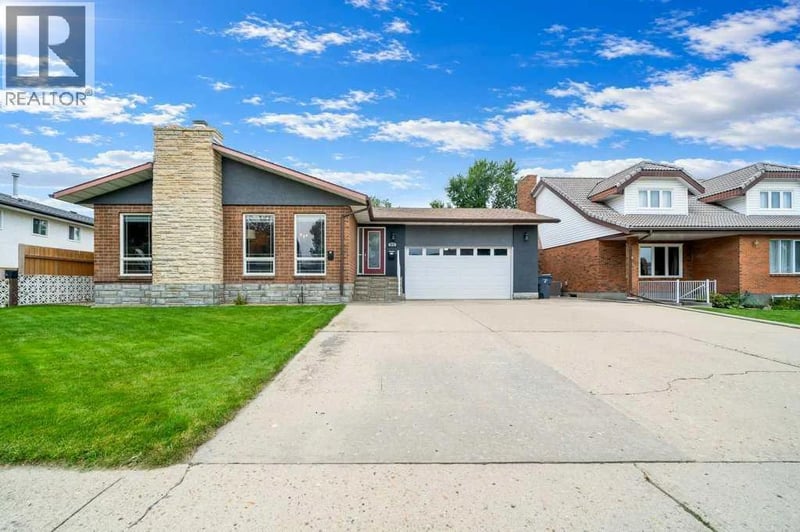 2672 12 Avenue Southeast, Medicine Hat, Alberta, T1B1V6, Medicine Hat, Alberta — photo 1 of 5