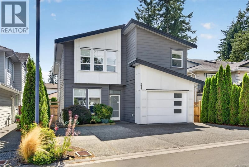 923 Randall Place, Langford, British Columbia, V9B5W1, Langford, British Columbia — photo 1 of 5