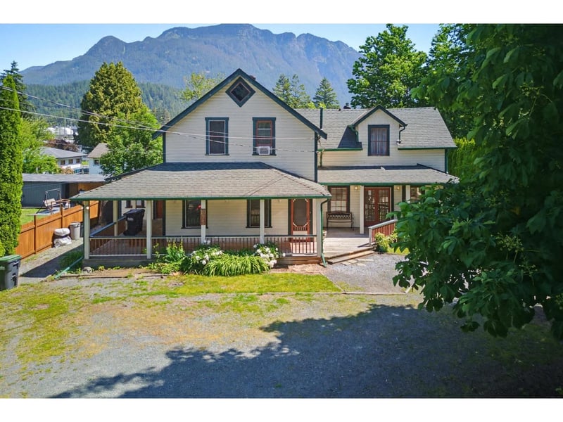 1075 3RD Avenue, Hope, British Columbia, V0X1L0, Hope, British Columbia — photo 1 of 5
