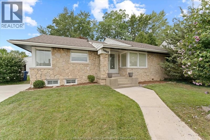 1965 OLIVE Road, Windsor, Ontario, N8T1R4, Windsor, Ontario — photo 1 of 5