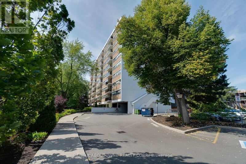 #507 212 Kerr Street, Oakville (CO Central), Ontario, L6K3B1, Oakville (CO Central), Ontario — photo 1 of 5