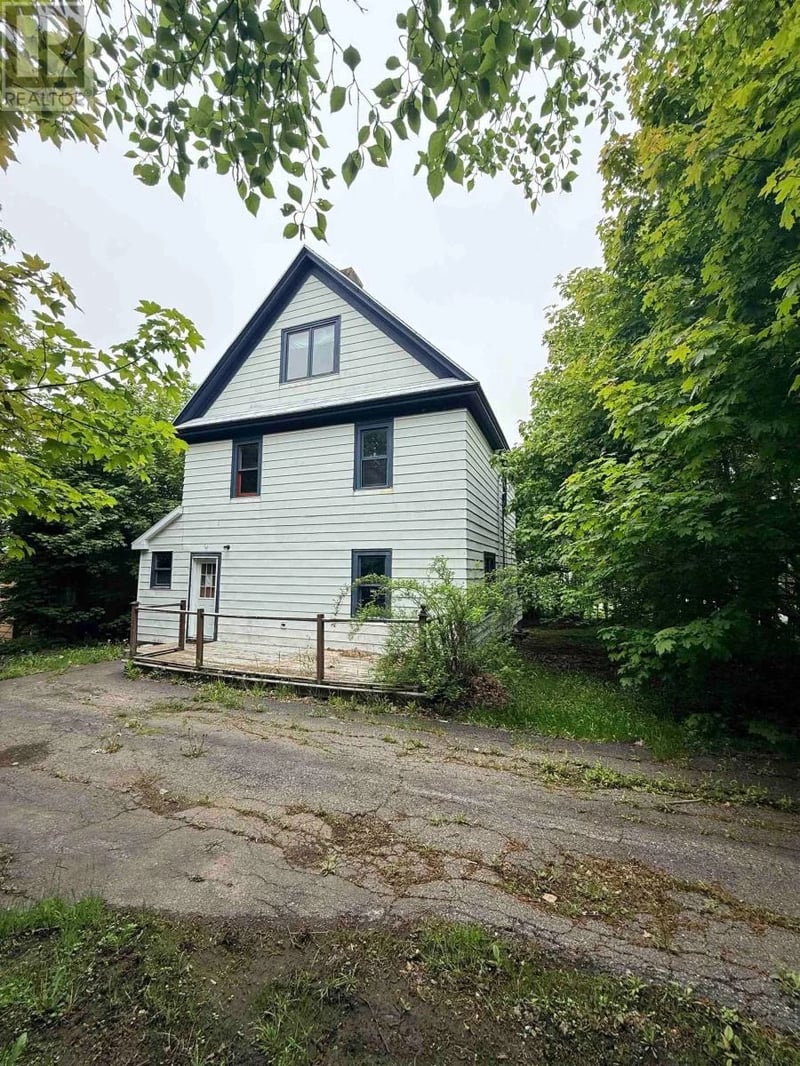 25 Queen Street, Sydney Mines, Nova Scotia, B1V1L2, Sydney Mines, Nova Scotia — photo 1 of 5