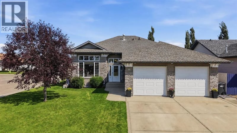 16 Filbert Close, Sylvan Lake, Alberta, T4S2L2, Sylvan Lake, Alberta — photo 1 of 5