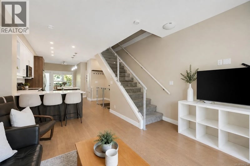 #6 618 Lampson Street, Esquimalt, British Columbia, V9A6A1, Esquimalt, British Columbia — photo 1 of 5