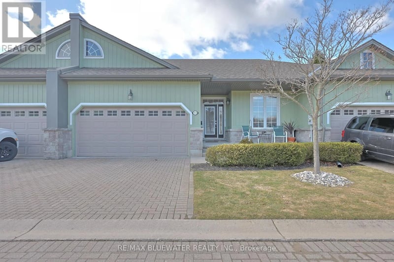 13 Oakwood Links Lane, South Huron (Stephen), Ontario, N0M1T0, South Huron (Stephen), Ontario — photo 1 of 5