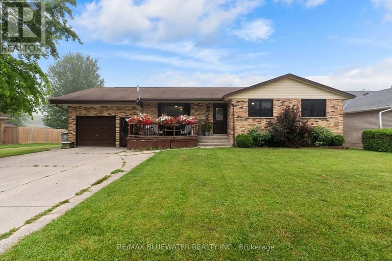 210 Hill Street, Central Huron (Clinton), Ontario, N0M1L0, Central Huron (Clinton), Ontario — photo 1 of 5