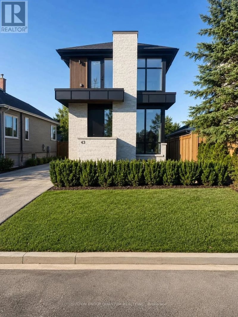 ##2 43 Elmwood Avenue North, Mississauga (Port Credit), Ontario, L5G3K1, Mississauga (Port Credit), Ontario — photo 1 of 5