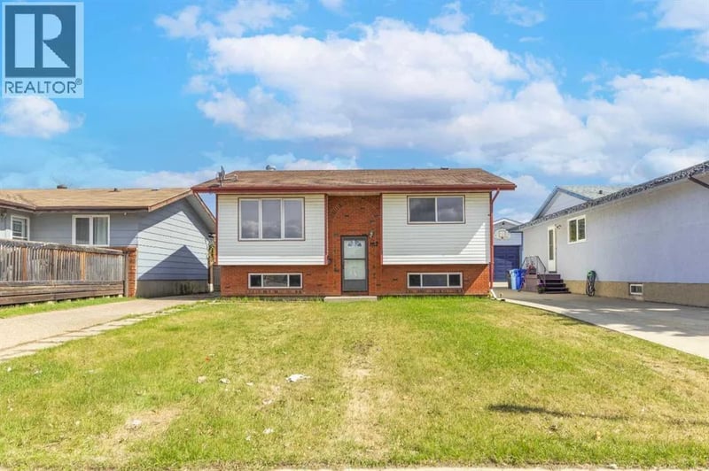 162 Elmore Drive, Fort McMurray, Alberta, T9H4N3, Fort McMurray, Alberta — photo 1 of 5
