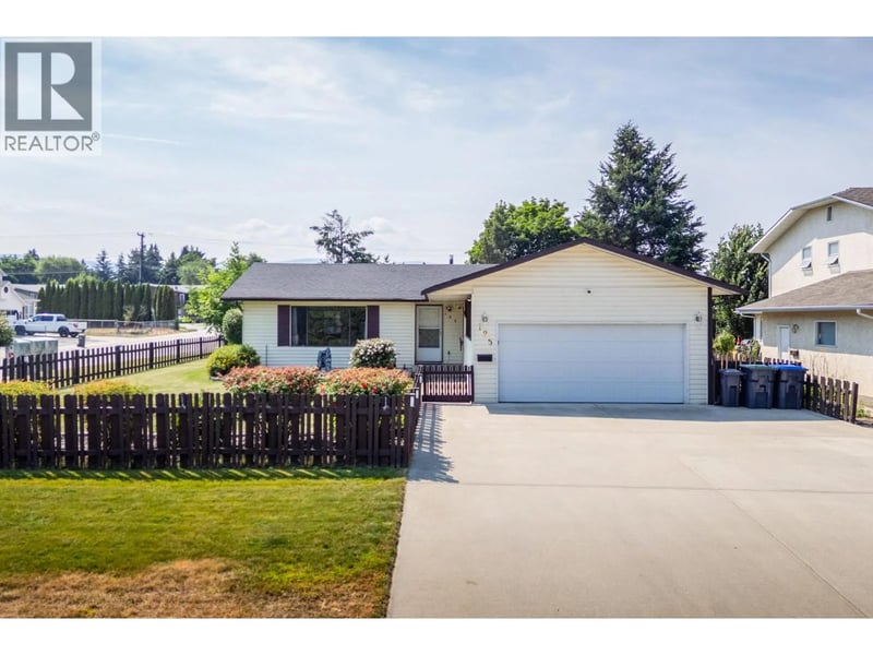 195 Felix Road, Kelowna, British Columbia, V1X6X8, Kelowna, British Columbia — photo 1 of 5