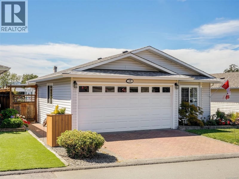 19 Eagle Lane, View Royal, British Columbia, V9A7M2, View Royal, British Columbia — photo 1 of 5